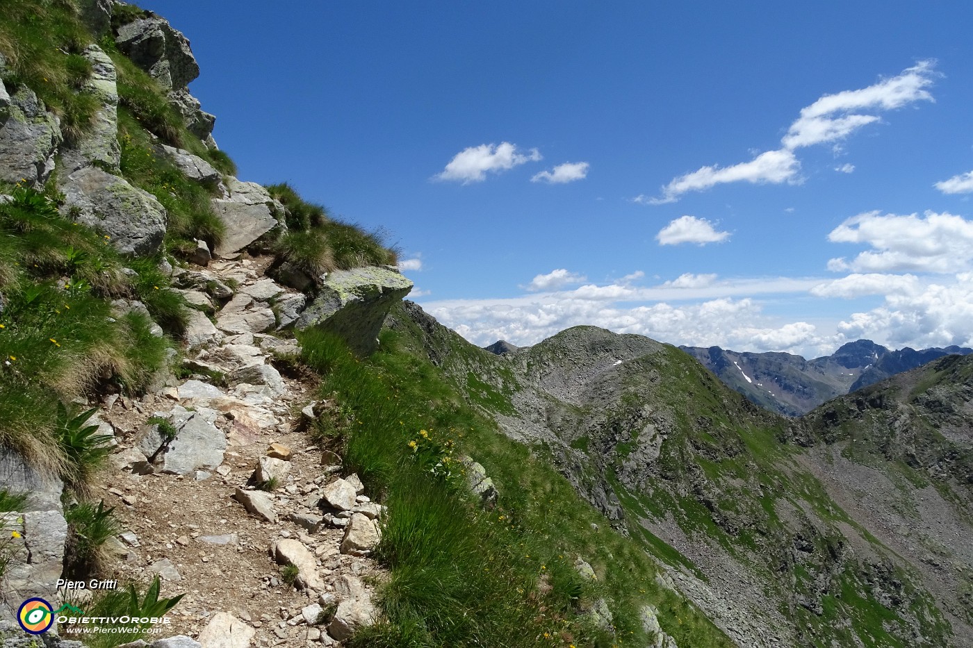 52 In ripida salita verso la cima con attenzione....JPG